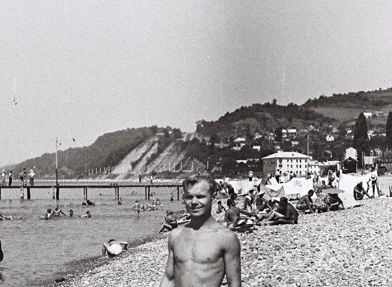 Отдыхающие на пляже Лоо, 1958 год