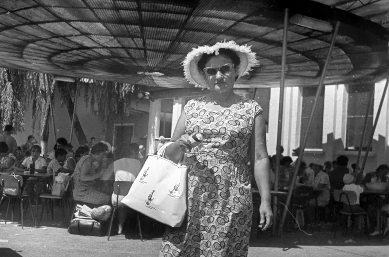 Кафе у пляжа в Лоо, 1968 год